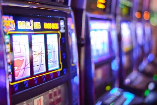 kyoto98 live-dealer casino interface with real-time statistics